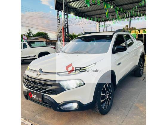 FIAT TORO 2.0 16V TURBO DIESEL ULTRA 4WD AT9 FIAT TORO 2.0 16V TURBO DIESEL ULTRA 4WD AT9